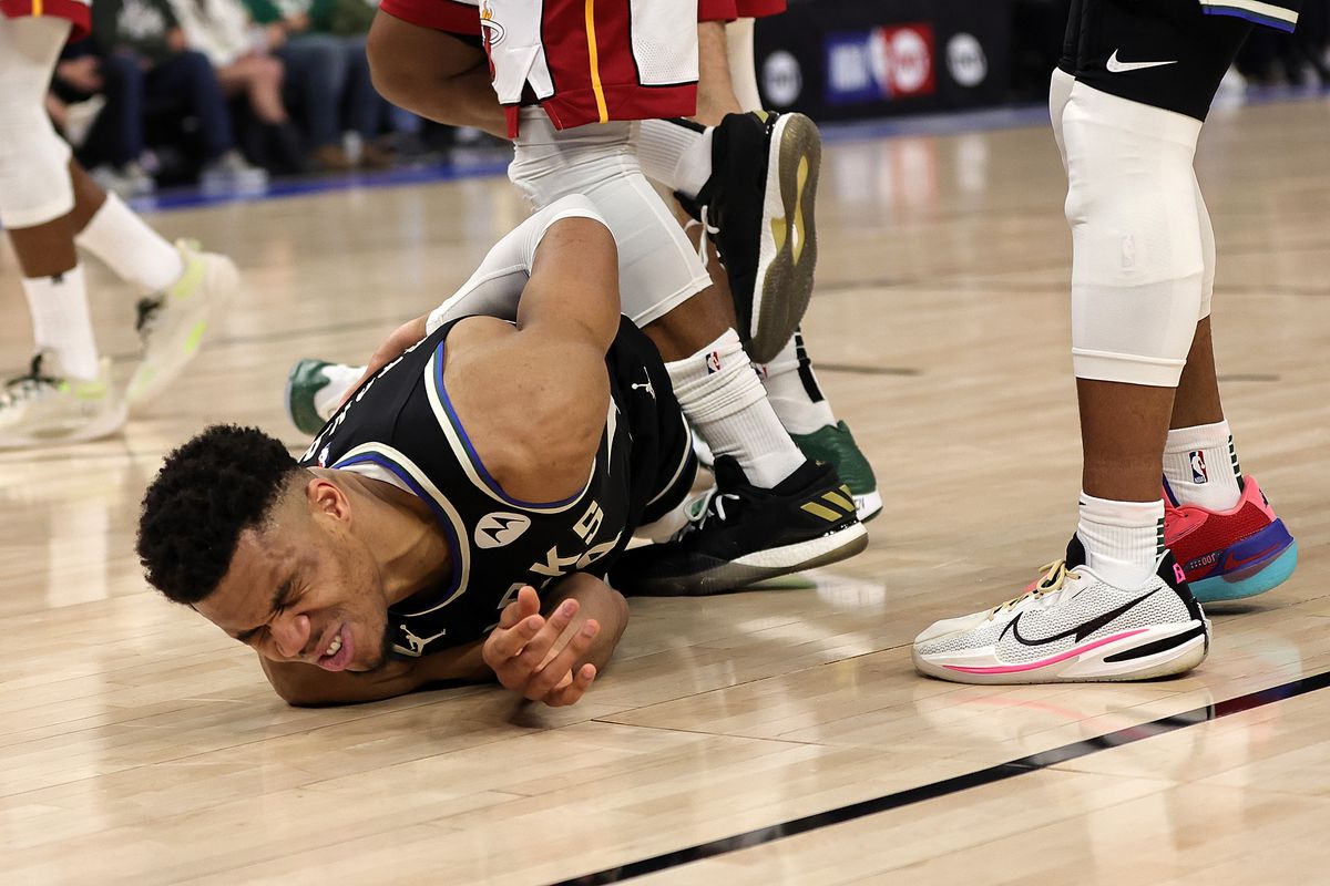 Is One of the NBA’s Oldest Rules Good for the Game? – The Paper Wolf